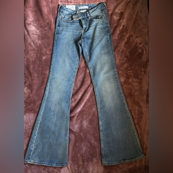 LOW-RISE FLARE JEANS - Picture 1 of 3